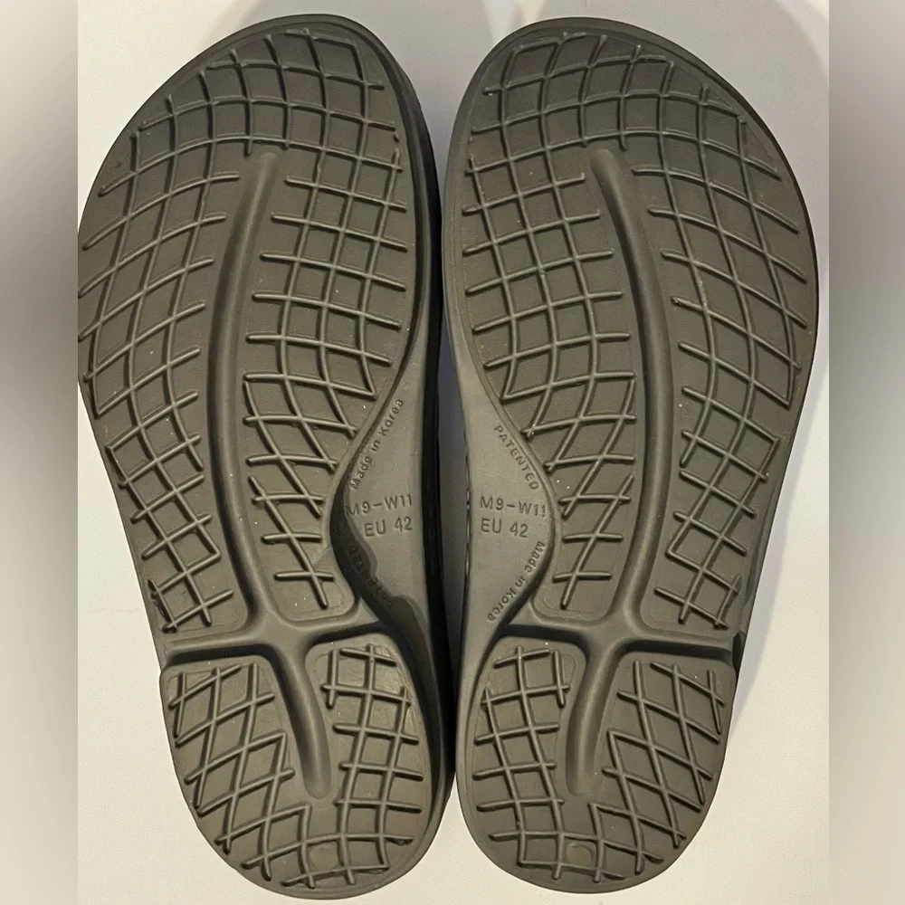NWT- OOFOS OOriginal Sandal Lightweight Recovery Footwear - Machine Washable